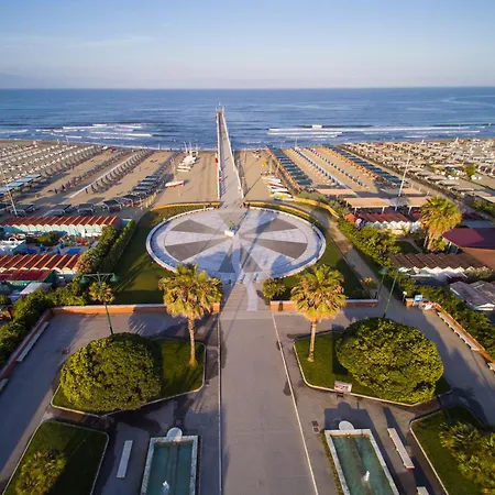 Apartment Casa Vittoria 800m From Sea - Happy Forte dei Marmi