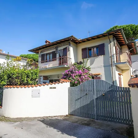 Apartment Casa Vittoria 800m From Sea - Happy Forte dei Marmi